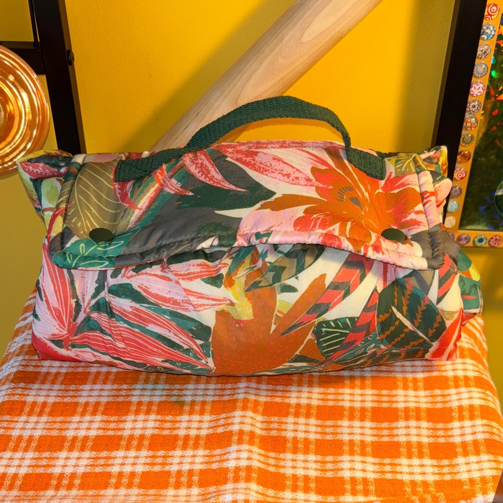 Aerie Tropical Floral Pet Bedding